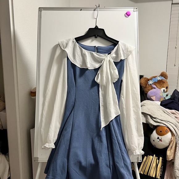 Elegant blue and White Dress - Picture 5 of 5